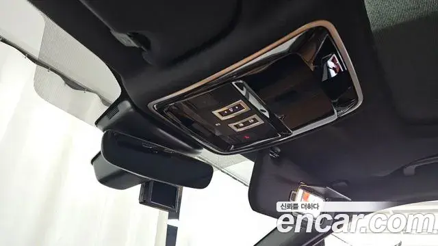 Land Rover Range Rover Velar 2019 — Şəkil 34/38