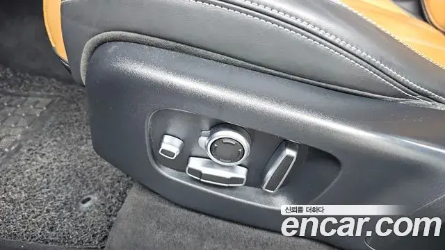 Land Rover Range Rover Velar 2019 — Şəkil 35/38