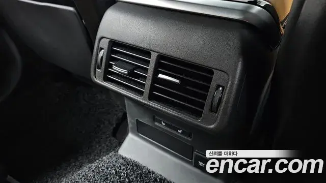 Land Rover Range Rover Velar 2019 — Şəkil 24/38