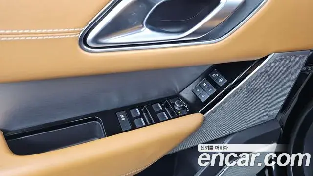Land Rover Range Rover Velar 2019 — Şəkil 29/38