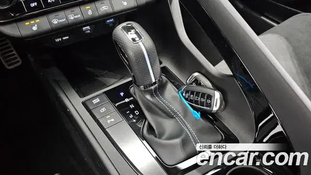 Hyundai The New Avante Hybrid 2022 — Photo 18/32