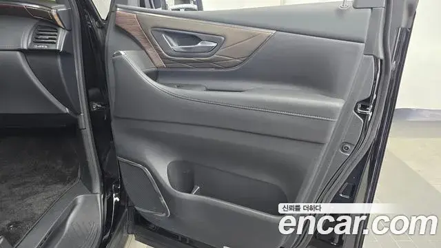 Toyota Alphard 2025 — Şəkil 13/34