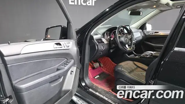 Mercedes-Benz GLE-Class 2018 — Фото 10/20