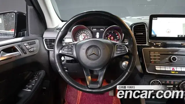 Mercedes-Benz GLE-Class 2018 — Фото 13/20