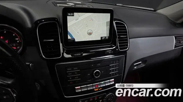 Mercedes-Benz GLE-Class 2018 — Фото 14/20