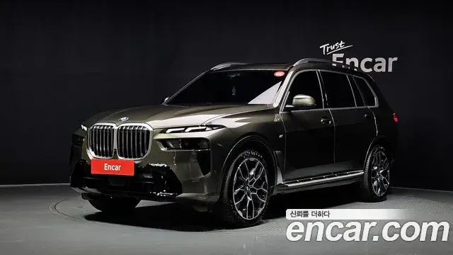 BMW X7 2023 — ფოტო 32/37