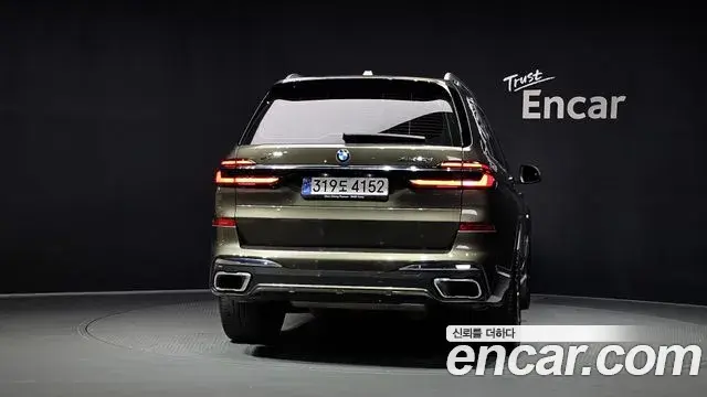 BMW X7 2023 — ფოტო 33/37