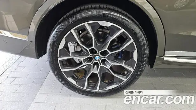 BMW X7 2023 — ფოტო 23/37