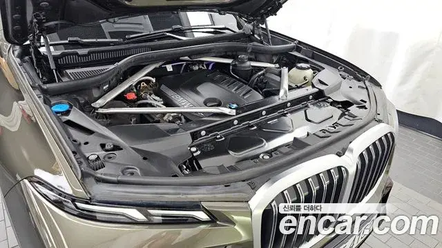 BMW X7 2023 — ფოტო 15/37