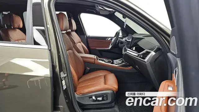 BMW X7 2023 — ფოტო 13/37