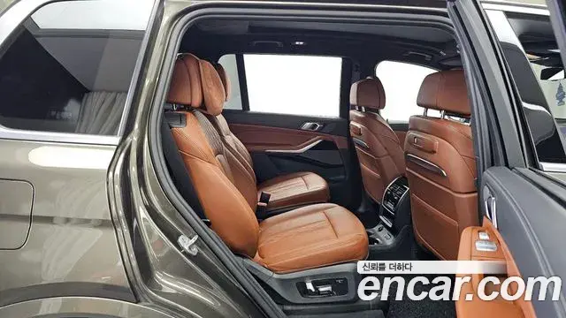 BMW X7 2023 — ფოტო 11/37