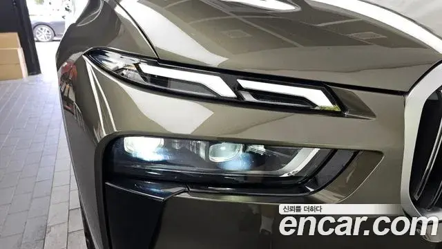 BMW X7 2023 — ფოტო 18/37