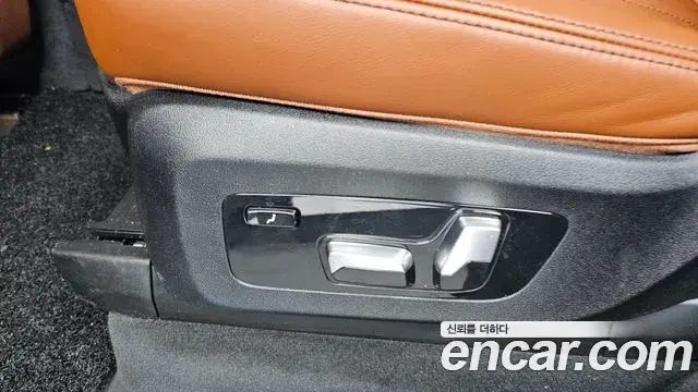 BMW X7 2023 — ფოტო 30/37