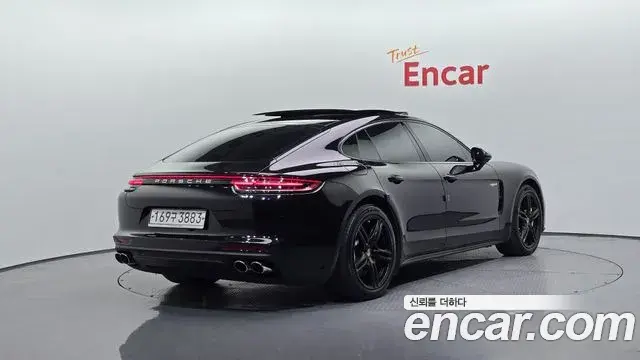 Porsche Panamera 2019 — Photo 15/34