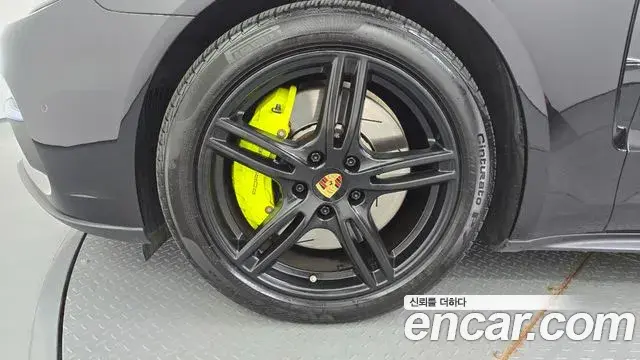 Porsche Panamera 2019 — Photo 33/34
