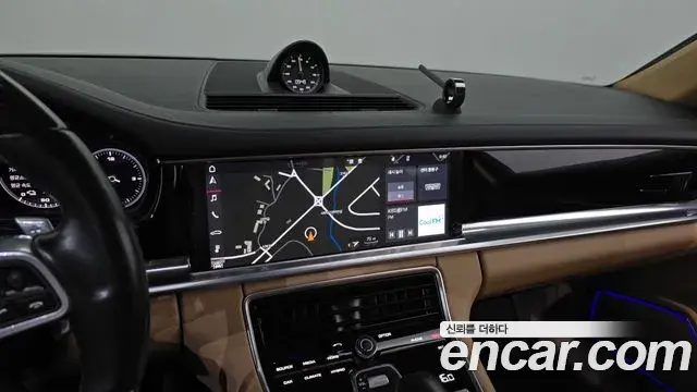 Porsche Panamera 2019 — Photo 14/34