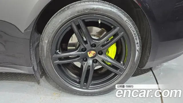 Porsche Panamera 2019 — Photo 30/34