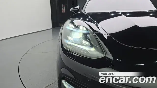 Porsche Panamera 2019 — Photo 10/34