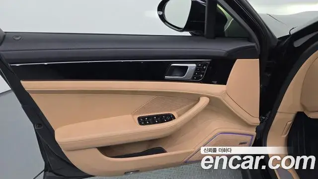 Porsche Panamera 2019 — Photo 26/34