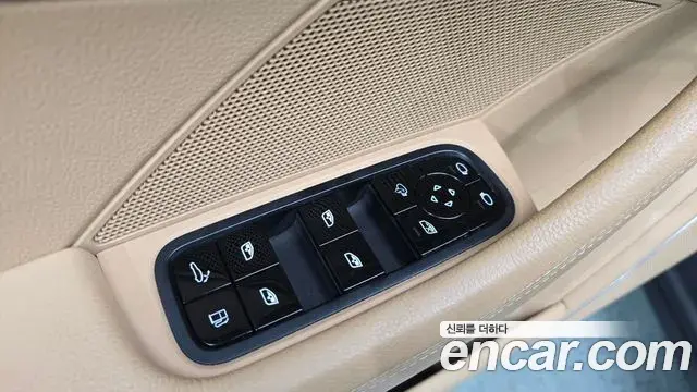Porsche Panamera 2019 — Photo 20/34