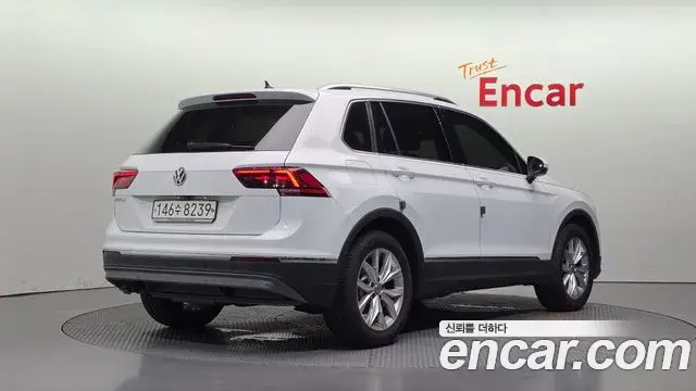 Volkswagen Tiguan 2020 — ფოტო 16/20