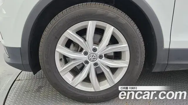 Volkswagen Tiguan 2020 — ფოტო 7/20