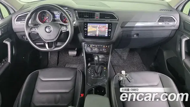 Volkswagen Tiguan 2020 — ფოტო 19/20