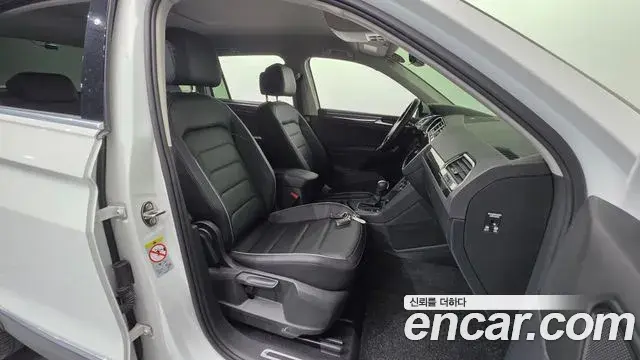Volkswagen Tiguan 2020 — ფოტო 20/20