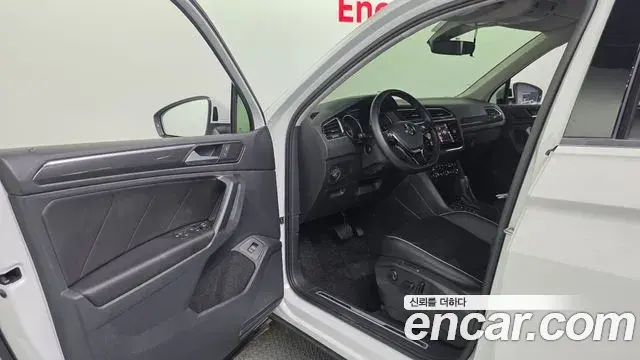Volkswagen Tiguan 2020 — ფოტო 15/20