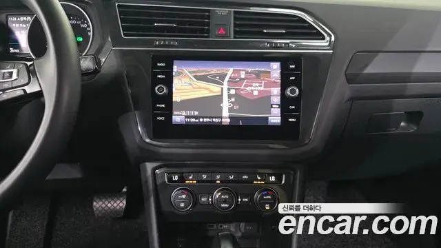 Volkswagen Tiguan 2020 — ფოტო 18/20