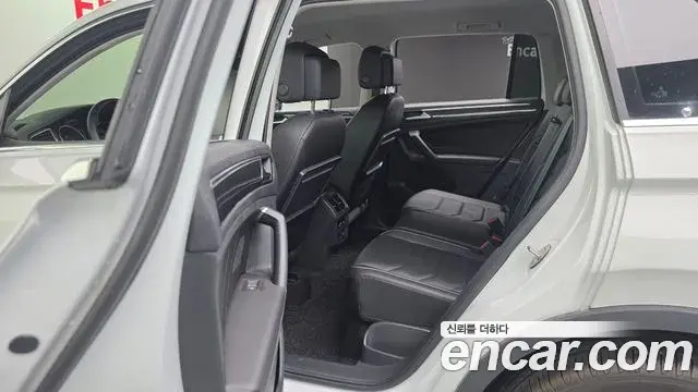 Volkswagen Tiguan 2020 — ფოტო 12/20