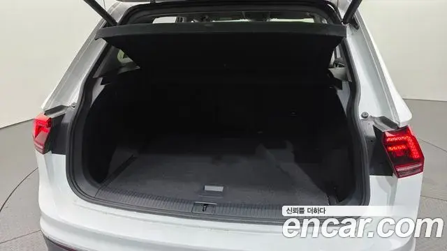 Volkswagen Tiguan 2020 — ფოტო 17/20