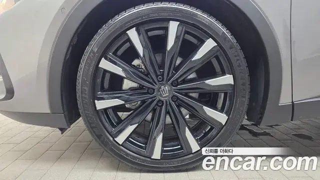 Toyota Crown Crossover 2024 — ფოტო 26/35