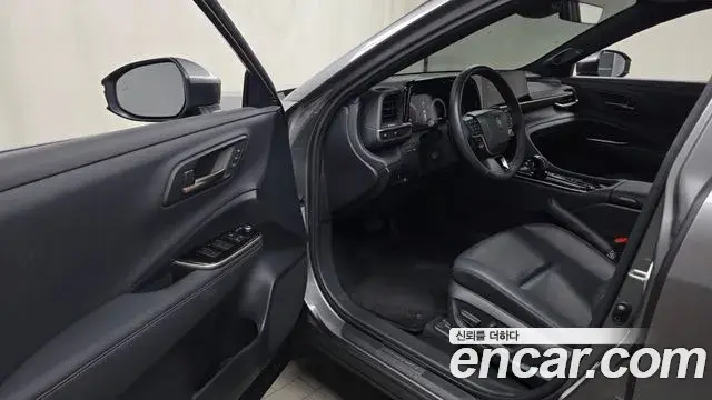 Toyota Crown Crossover 2024 — ფოტო 14/35