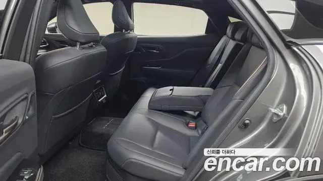 Toyota Crown Crossover 2024 — ფოტო 28/35