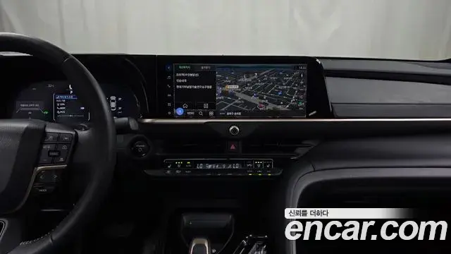 Toyota Crown Crossover 2024 — ფოტო 15/35
