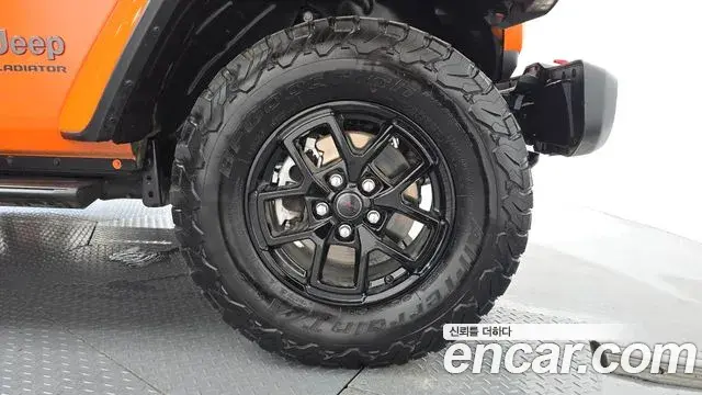 Jeep Gladiator 2025 — Photo 26/30