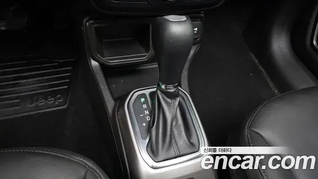 Jeep Renegade 2022 — ფოტო 11/20