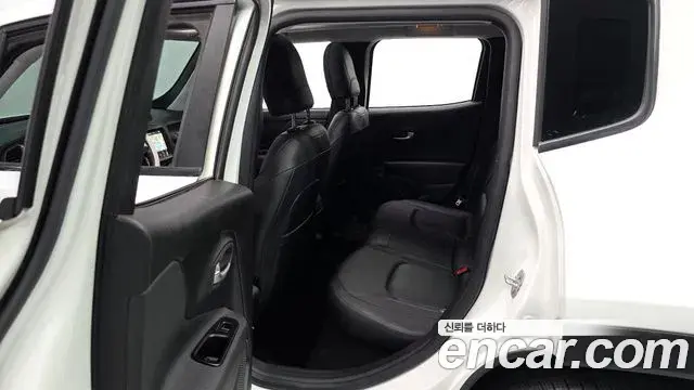 Jeep Renegade 2022 — ფოტო 19/20