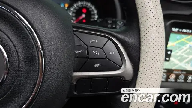 Jeep Renegade 2022 — ფოტო 17/20
