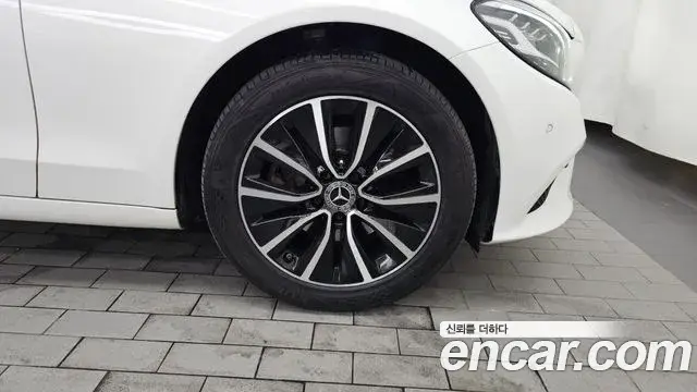 Mercedes-Benz C-Class 2020 — Photo 18/34
