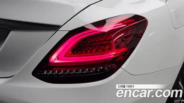 Mercedes-Benz C-Class 2020 — Photo 33/34