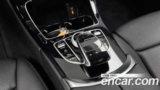Mercedes-Benz C-Class 2020 — Photo 25/34