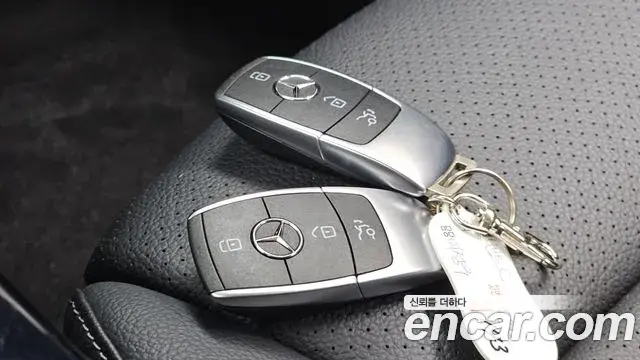 Mercedes-Benz C-Class 2020 — Photo 10/34