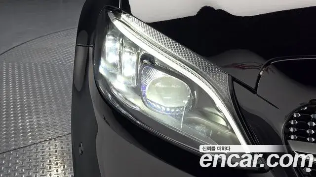 Mercedes-Benz C-Class 2023 — Şəkil 29/32