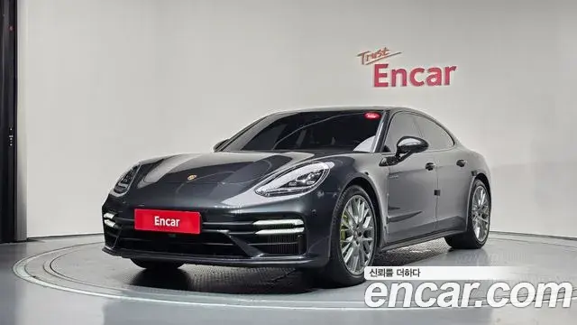 Porsche Panamera 2022 — Photo 33/35