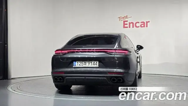 Porsche Panamera 2022 — Photo 22/35