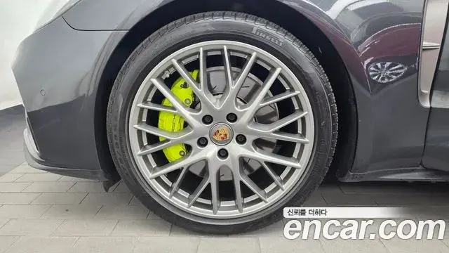 Porsche Panamera 2022 — Photo 17/35