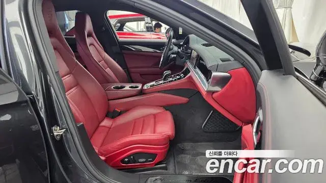 Porsche Panamera 2022 — Photo 1/35