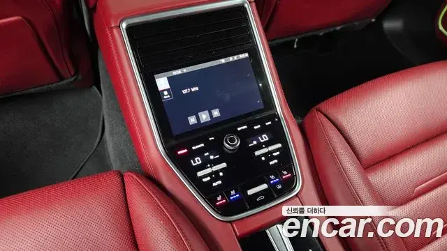 Porsche Panamera 2022 — Photo 19/35